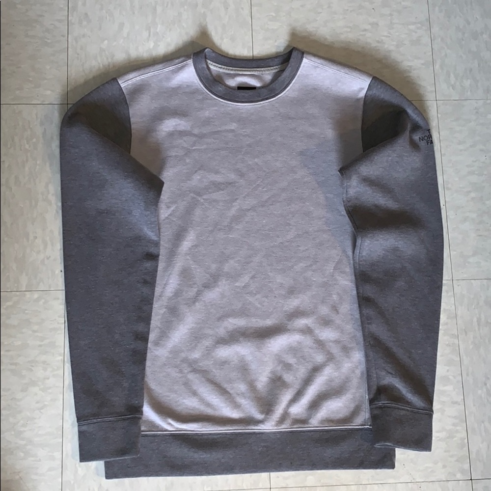 Size Small Men’s North Face Crew Neck